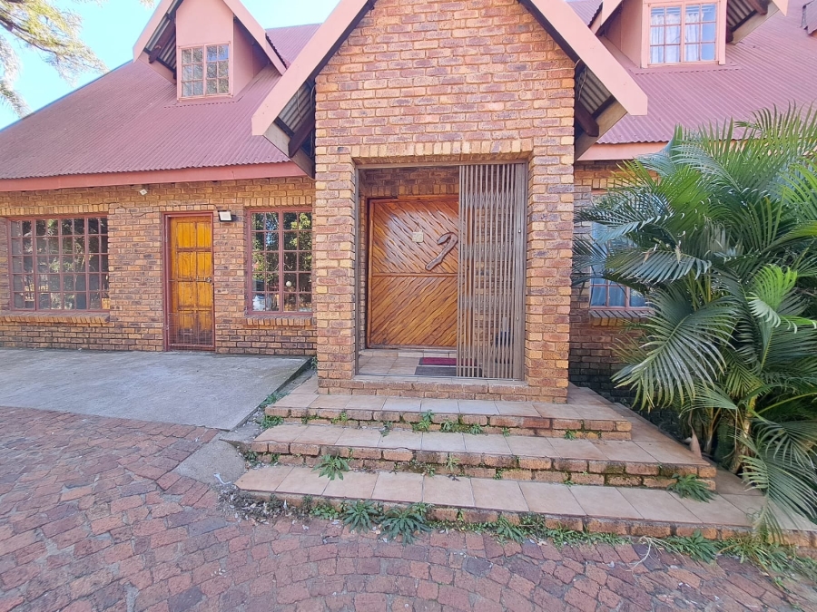 4 Bedroom Property for Sale in Safari Gardens North West